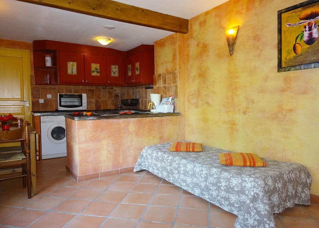 Le Mas De Pie Caud Bed & Breakfast Rognes Exterior photo